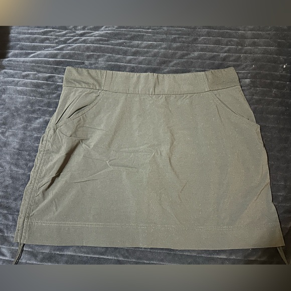 Columbia Dresses & Skirts - Columbia Dark Grey Skort with Side Pockets